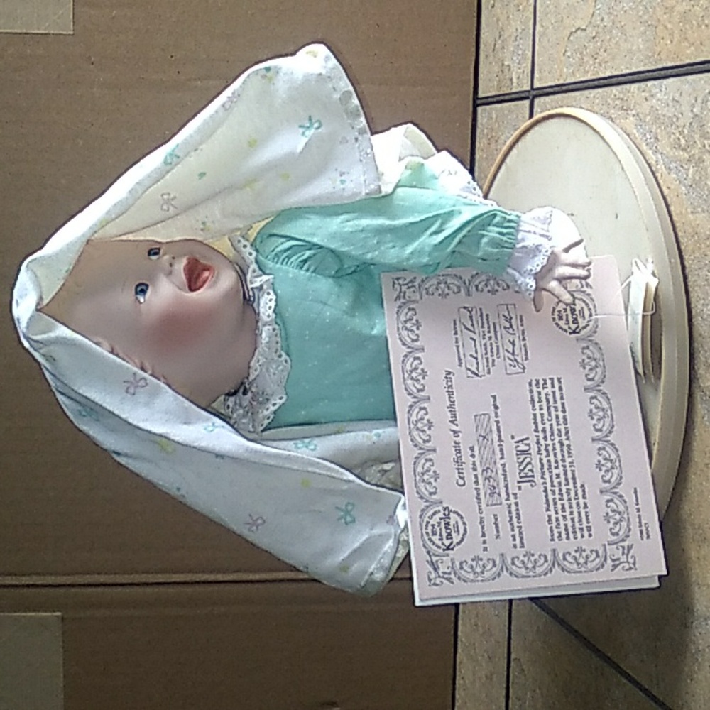 Vintage Yolanda's Picture Perfect Porcelain Doll Collection With Certificate